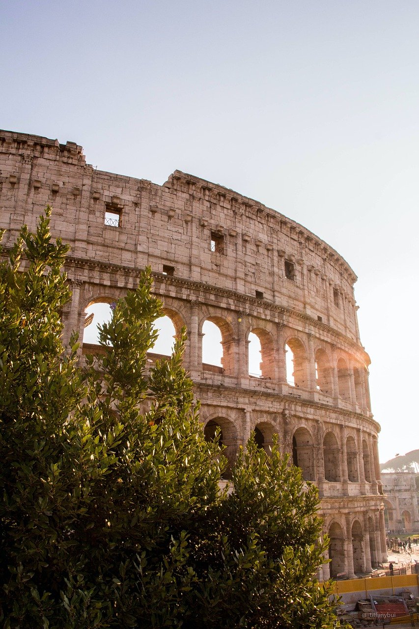 rome, architecture, sunlight-4989538.jpg